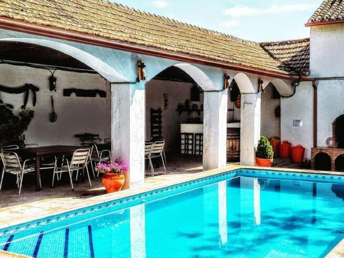 Gracious Holiday Home in Illora with Swimming Pool, Garden, Granada