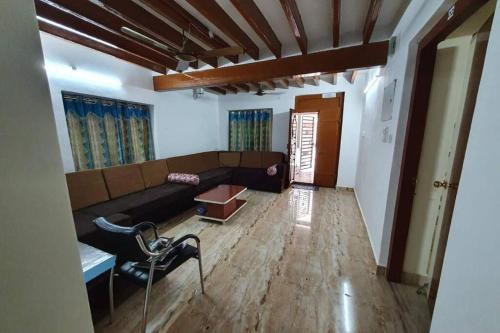 Shanmuga Guest House, Viluppuram