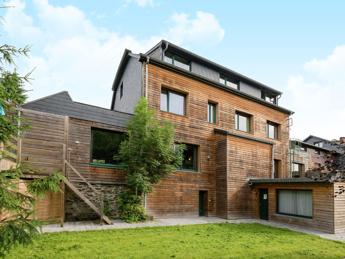 Large group house with welness equipment and swimming pool near Malmédy., Liège