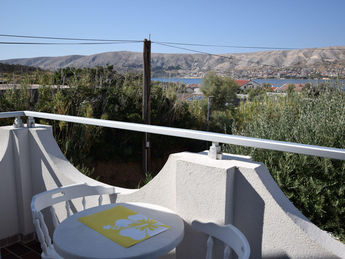 Others 5, Comfortable apartment with balcony, Pag