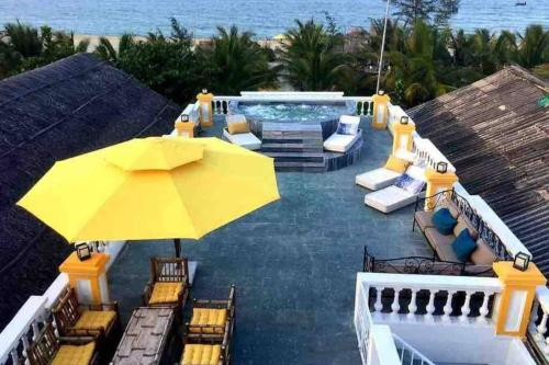 Unique Beach Front Villa with Jet Pool in Hoi An, Điện Bàn