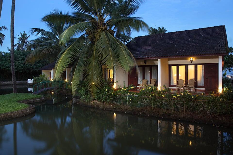 Abad Whispering Palms Lake Resort, Kottayam