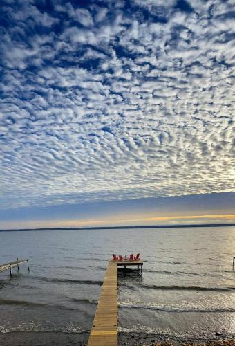 Waters Edge Beautiful duplex kayaks fire pit, Ontario