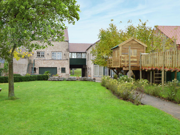 Spacious Holiday Home in Gingelom with Garden, Limburg