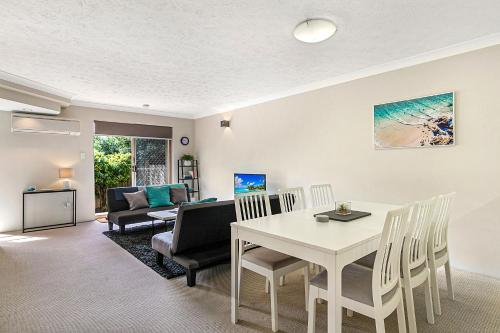 Cosy Townhouse with Patio, Parking near Hospital, Brisbane