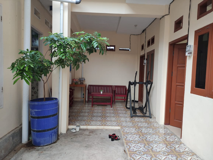 Exterior & Views 4, Al Baroqah Homestay, Palu