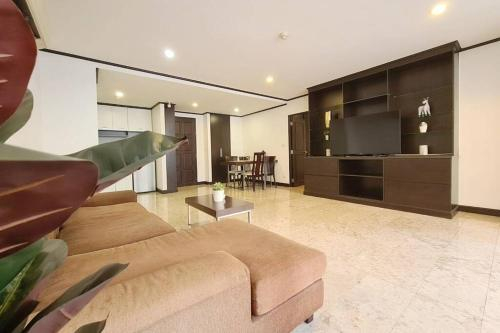 THE AUTUMN BREEZE SUITE:1BR/ASOKE/SHOPPING/BTS/MRT, Wattana