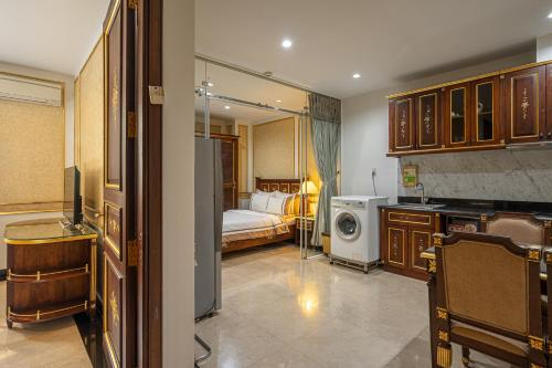 Others 2, 345AB Tran Hung Dao District 1, near BUI VIEN, Quận 1