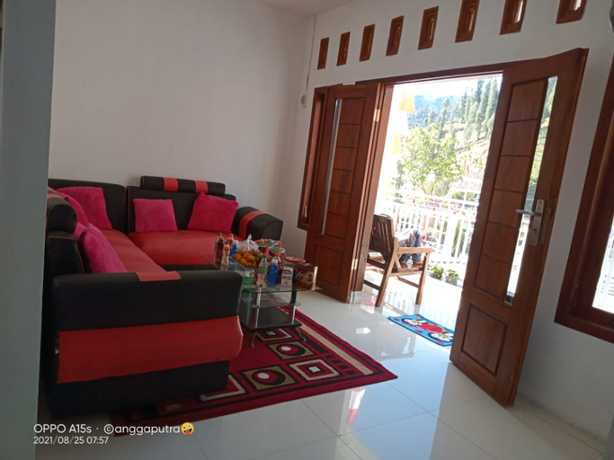 Bedroom 5, Yeski Homestay at Desa Wisata Bromo Mitra RedDoorz, Pasuruan