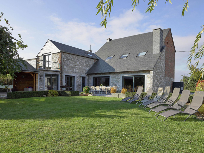 A bright cottage with sauna and jacuzzi close to Dinant., Namur
