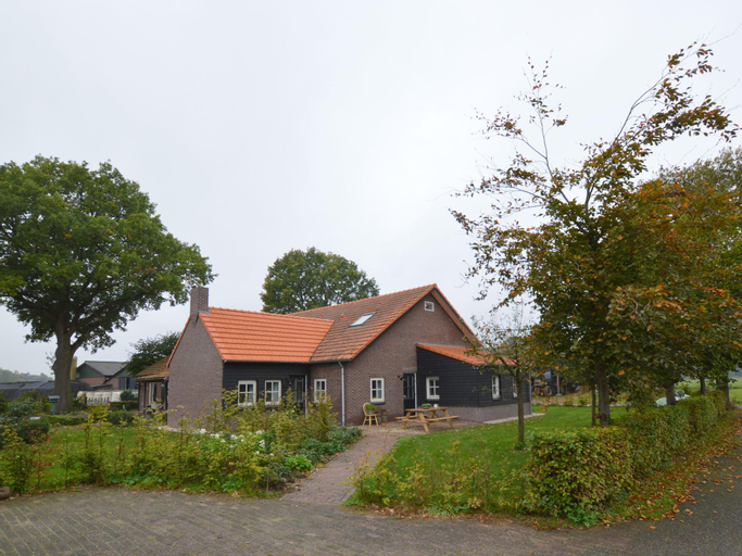 Luxurious Farmhouse in Zeeland with Private Garden, Landerd