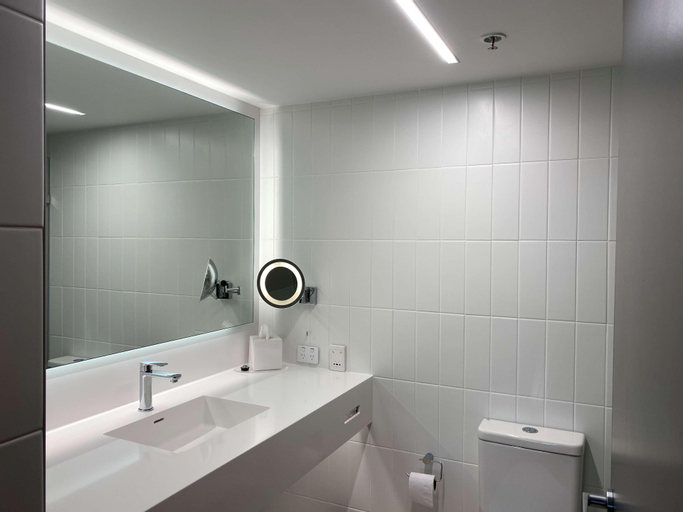Bathroom 10