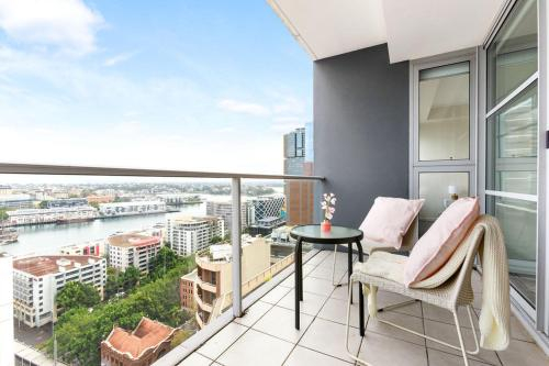 A Spacious 2BR Apt with a Gorgeous View of Darling Harbour, FREE Parking, Sydney