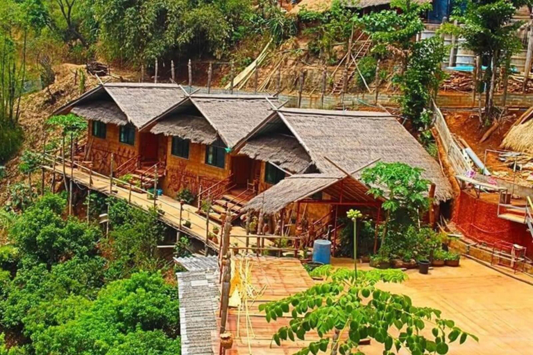 3, Akha Mud House Mae Salong, Mae Fa Luang