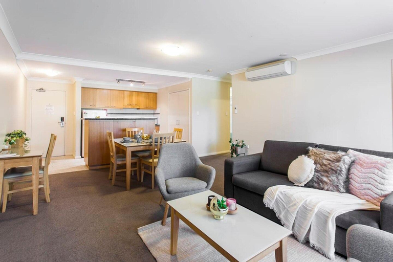 A Cozy 2BR Home, Top Location, FREE Parking, Perth