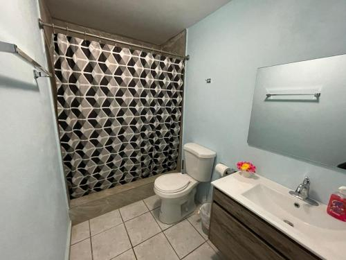 3BR sleeps up to 12, Remodeled and Very Cozy, 