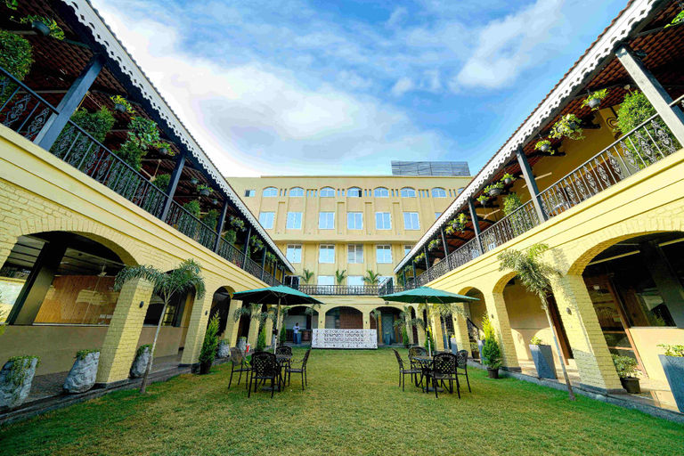 Exterior & Views