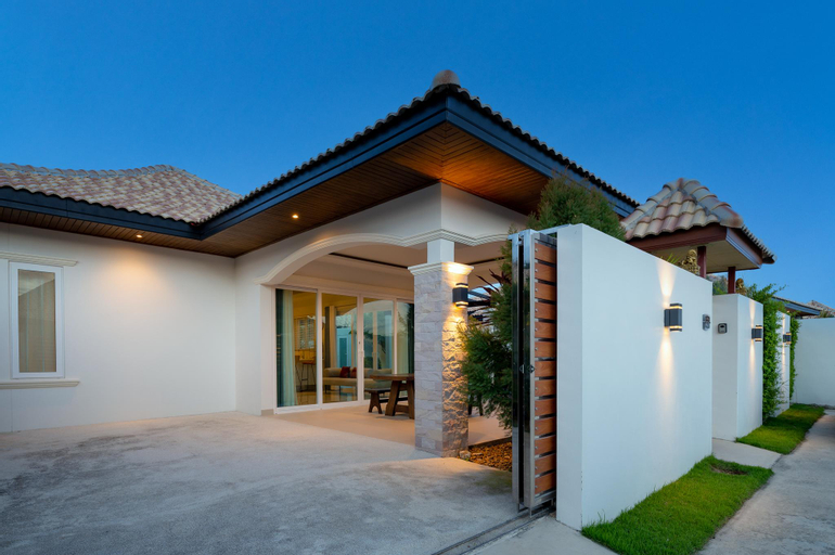 Exterior & Views