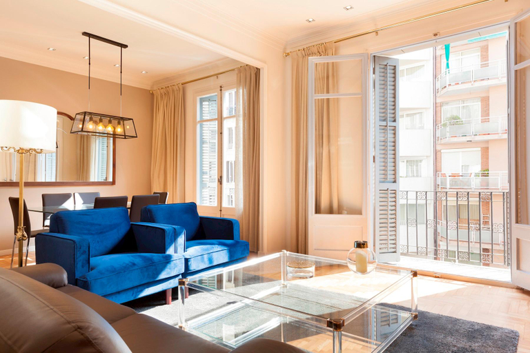 2, SAGRADA FAMILIA · Sagrada Familia Luxury Flat for 6, Barcelona