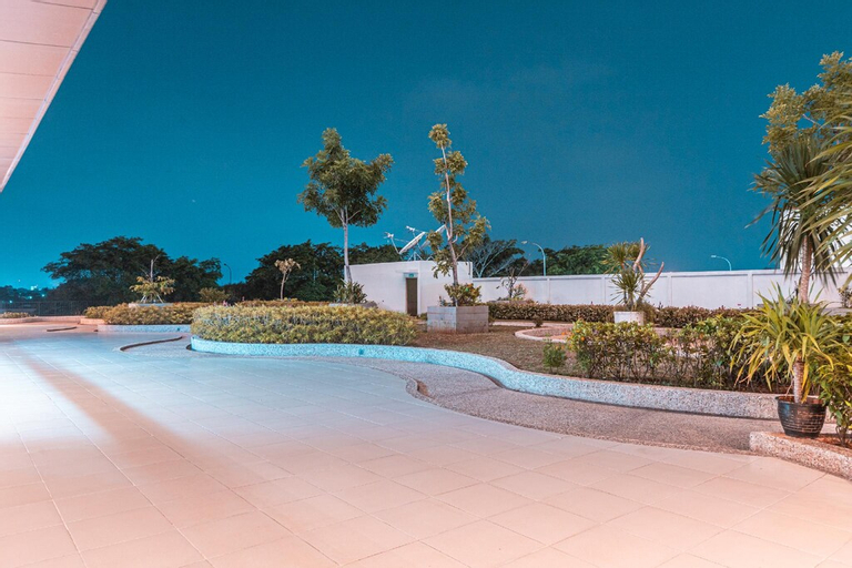 Exterior & Views 15