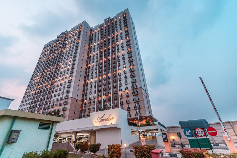 Exterior & Views 28