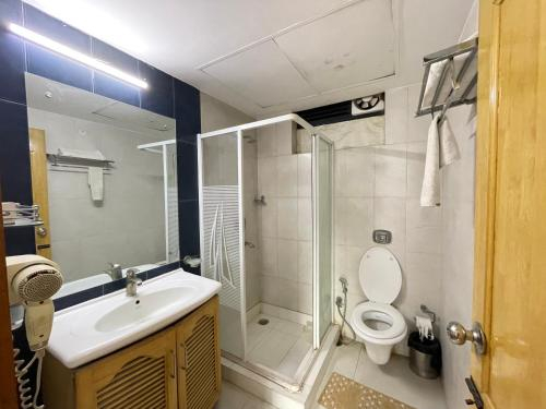 Bathroom, BedChambers Serviced Apartments - Fortis Hospital, Gurgaon