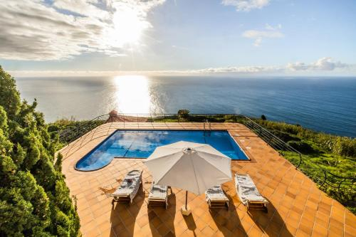 Secluded Sunset Villa set in lush mature gardens with amazing sea view, Calheta
