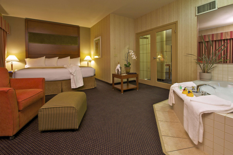 Bedroom 4, Coast Tsawwassen Inn, Greater Vancouver
