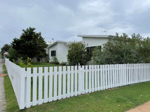 STEPS TO THE SAND - Gorgeous pet friendly beach house with large deck, Gold Coast