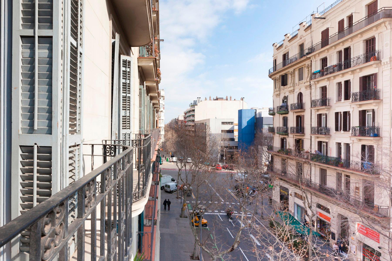 5, SAGRADA FAMILIA · Sagrada Familia Luxury Flat for 6, Barcelona