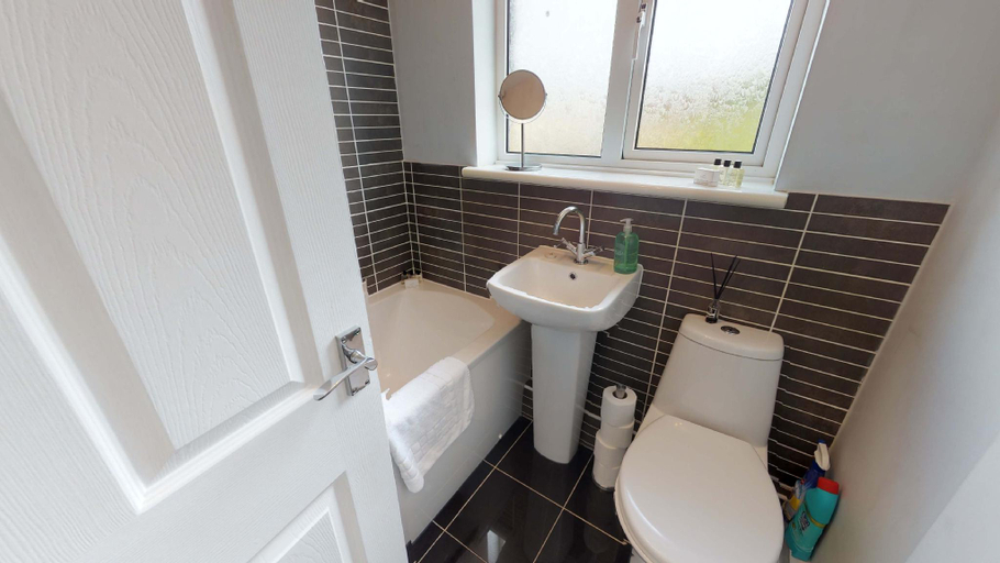 Others 5, Taphouse Avenue Witney holiday home, Oxfordshire