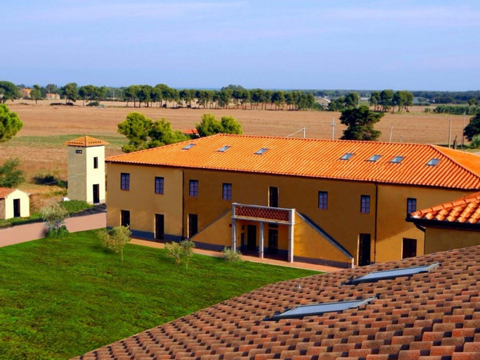 Stylish apartment with AC and terrace near the Tuscan coast, Livorno