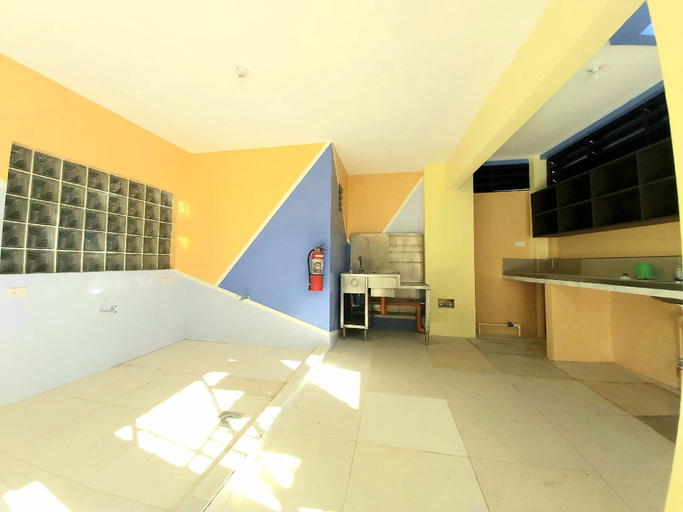 Shared kitchen 4, San Isidro Happy Hostel, Tagbilaran City