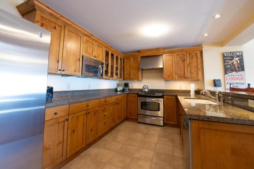 One Bedroom 6th Floor Condo with Beautiful Mountain View condo, Gunnison