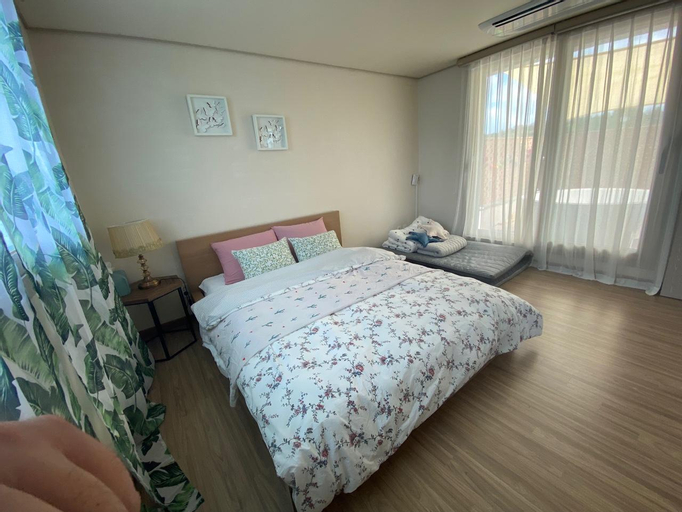 Bedroom 4, Open! East Jeju_Indoor Pool Villa Seonheul, Drawing Jeju_Dongbaek Dongsan and Hamdeok Seoubong Beach Nearby, Jeju