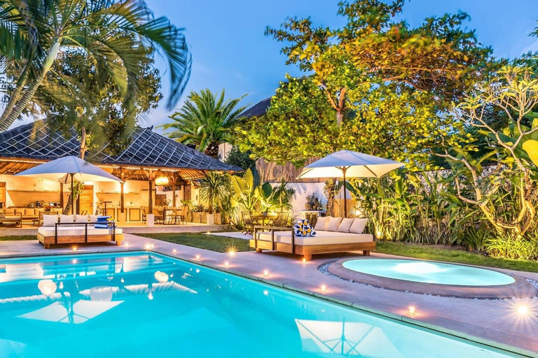 Villa Toscana (7 BDR) Luxury Villa, pool, jacuzzi, Badung