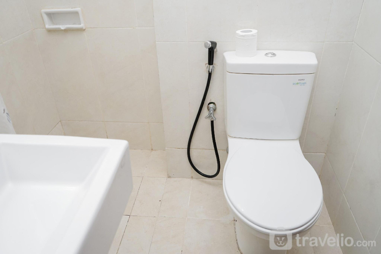 Bathroom 2, Good for 2BR Capitol Park Residence By Travelio, Central Jakarta