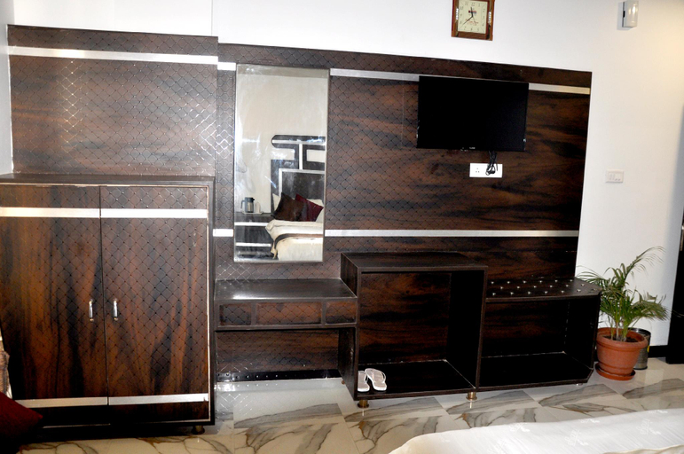 Others 2, Hotel Imperial, Reasi