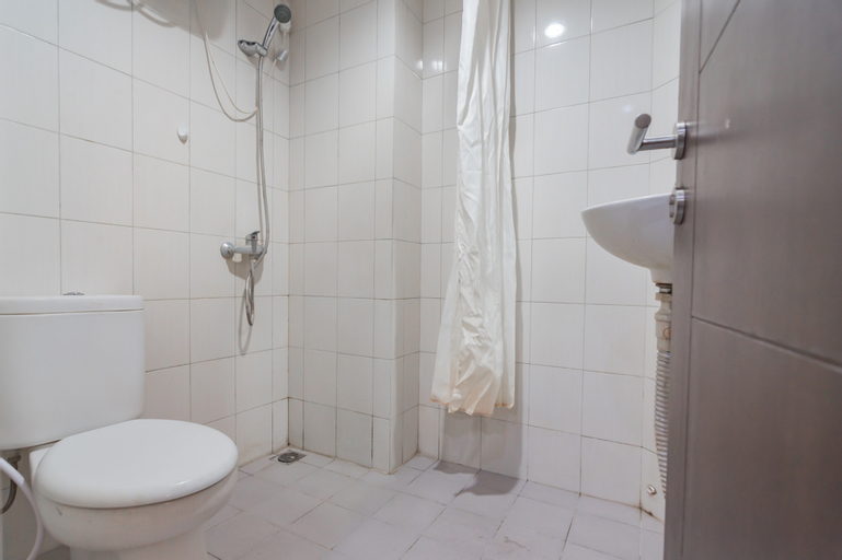 Bathroom 12
