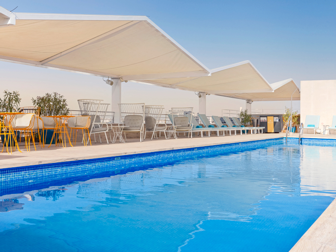 NOVOTEL SEVILLA - Tap to explore photos
