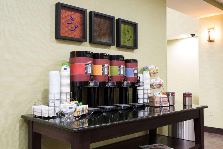 Food & Drinks 5, Hampton Inn&Suites Savannah - I-95 South - Gateway, Chatham