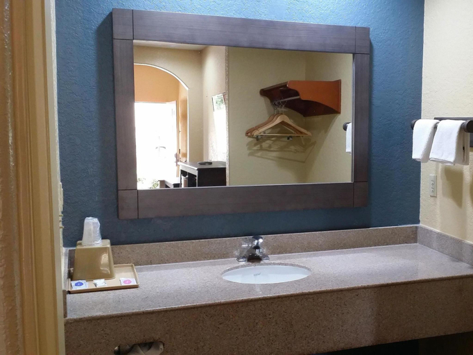 Bathroom 5, Americas Best Value Inn Suites Northeast Houston, Houston