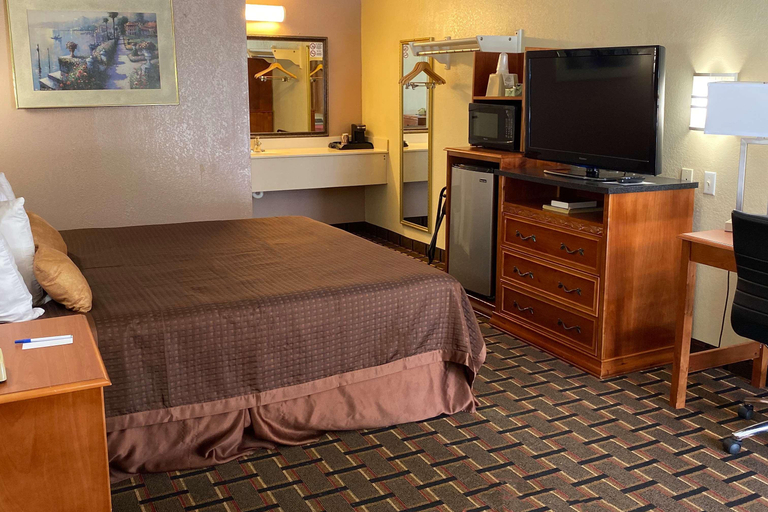 Bedroom 4, Knights Inn Punta Gorda, Charlotte