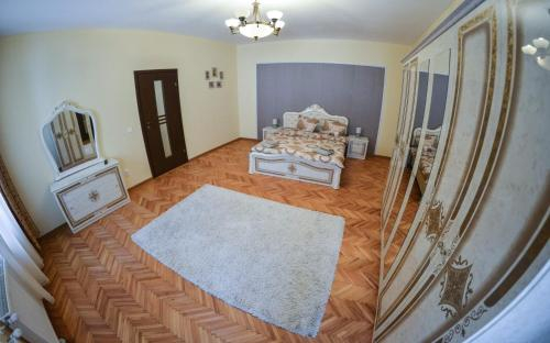 Others 1, Apartment Luca Poarta Schei, Brasov