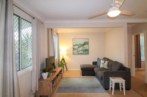 Beachside Cottage @ Blacksmiths, Lake Macquarie - East