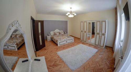 Others 2, Apartment Luca Poarta Schei, Brasov