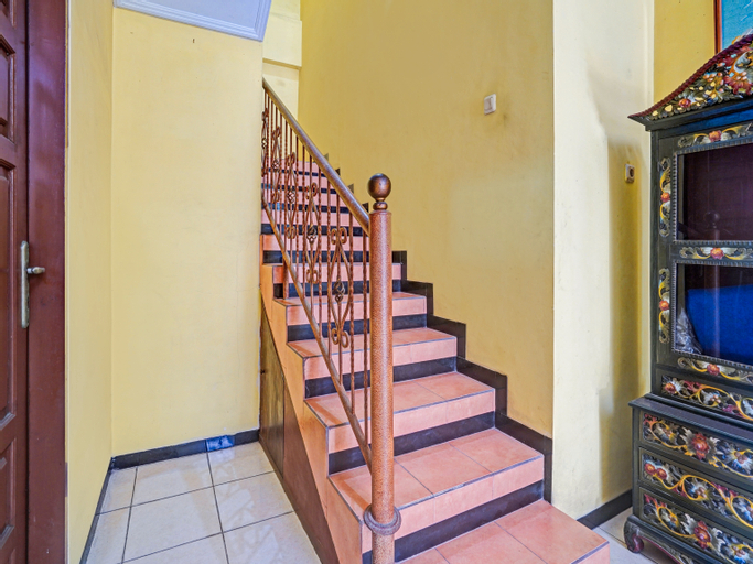 OYO 90611 Griya Kutisari V Residence, Surabaya