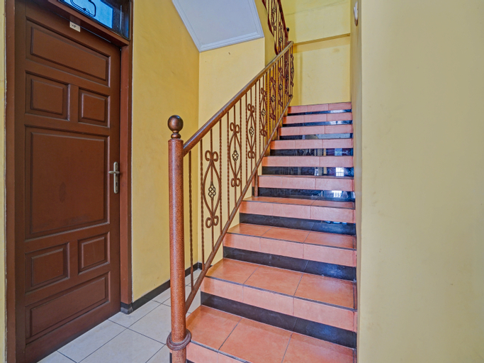 OYO 90611 Griya Kutisari V Residence, Surabaya