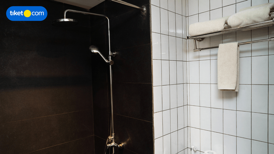 Bathroom 9