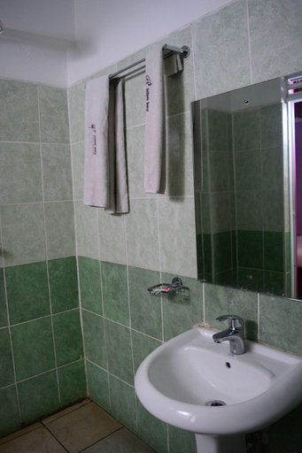 Bathroom 5, Aden Bay City Hotel, Starehe